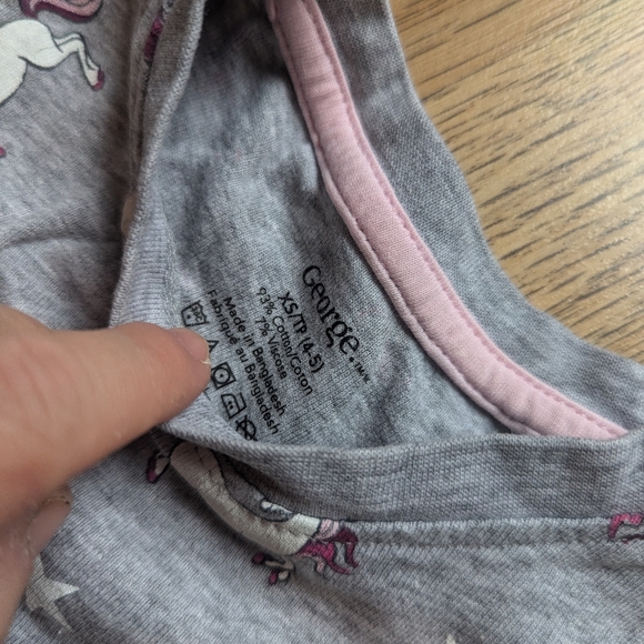 SZ 4 and 5 pajamas - Picture 3 of 3